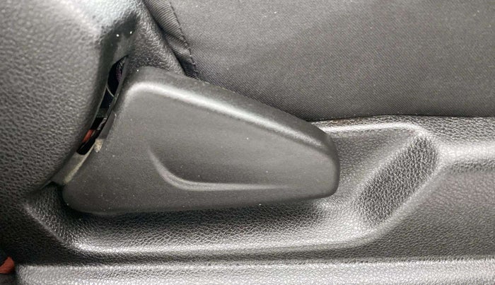 2020 Renault Kwid RXT 1.0 AMT (O), Petrol, Automatic, 17,607 km, Driver Side Adjustment Panel