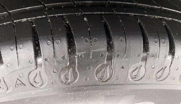 2020 Renault Kwid RXT 1.0 AMT (O), Petrol, Automatic, 17,607 km, Right Rear Tyre Tread