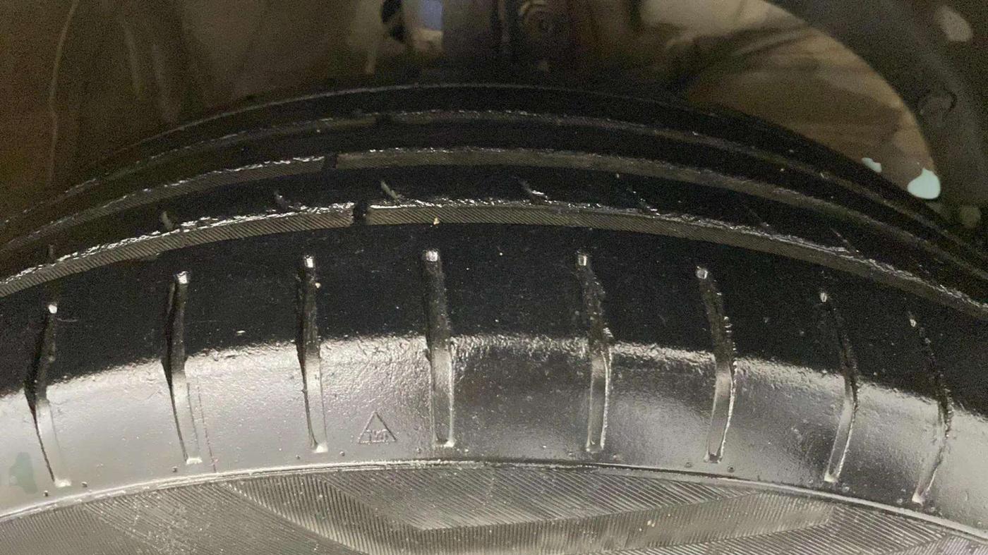 2022 Maruti Dzire ZXI CNG, CNG, Manual, 65,132 km, Right Front Tyre Tread