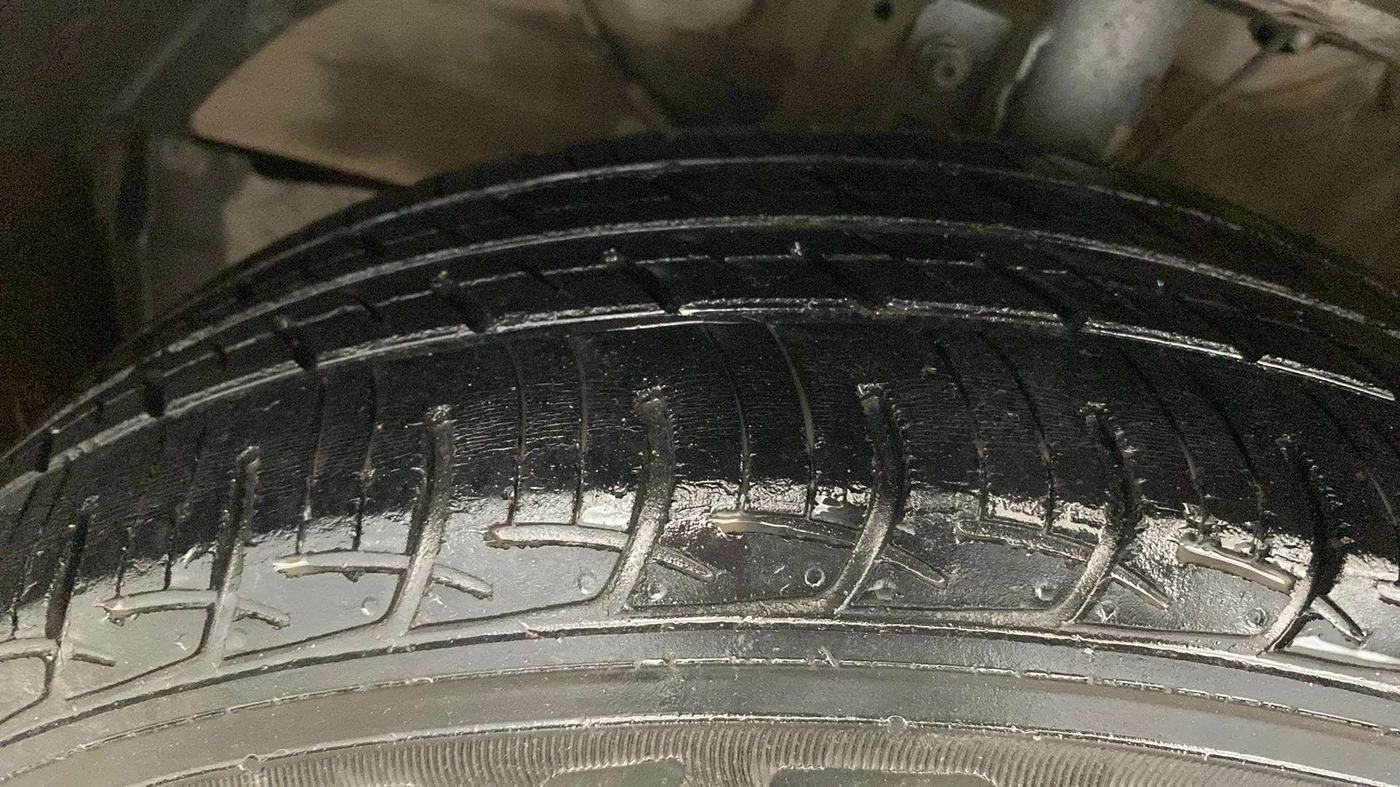 2022 Maruti Dzire ZXI CNG, CNG, Manual, 65,132 km, Left Front Tyre Tread
