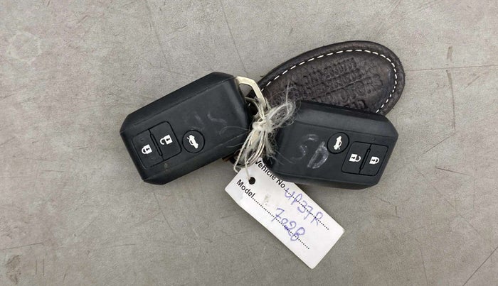 2022 Maruti Dzire ZXI CNG, CNG, Manual, 65,125 km, Key Close Up
