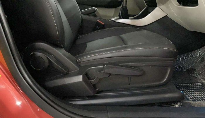 2023 Tata ALTROZ XZ PLUS O SUNROOF CNG, CNG, Manual, 15,357 km, Driver Side Adjustment Panel