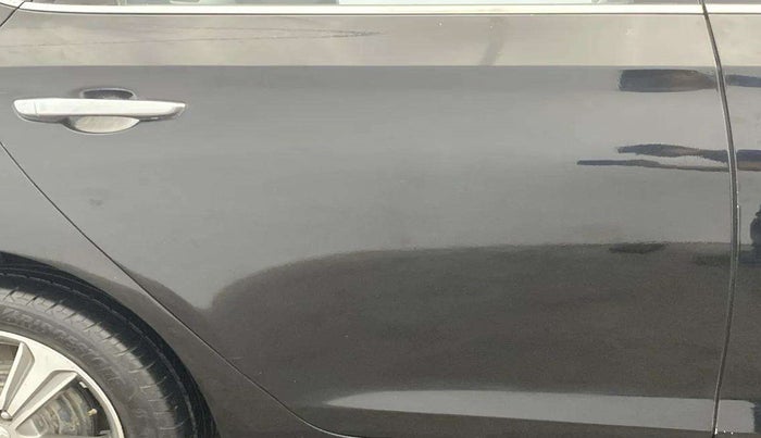 2019 Hyundai Verna 1.6 VTVT SX, Petrol, Manual, 47,842 km, Right rear door - Paint minor damage