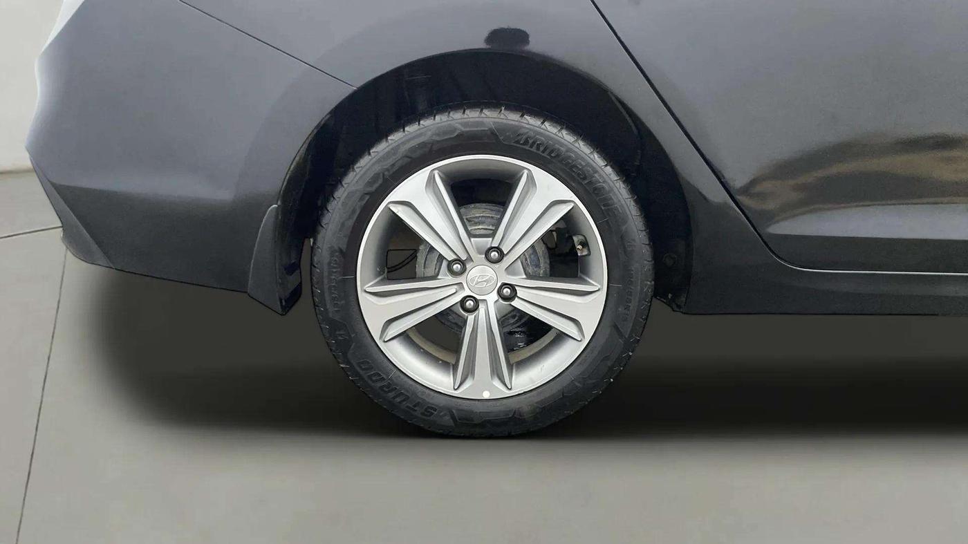 2019 Hyundai Verna 1.6 VTVT SX, Petrol, Manual, 47,842 km, Right Rear Wheel