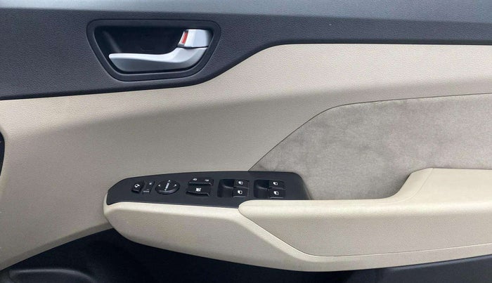 2019 Hyundai Verna 1.6 VTVT SX, Petrol, Manual, 47,842 km, Driver Side Door Panels Control