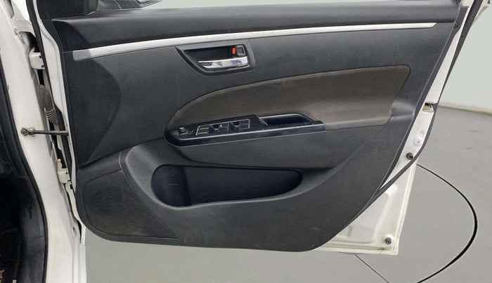 2016 Maruti Swift VXI, CNG, Manual, 90,708 km, Driver Side Door Panels Control