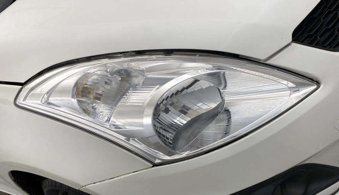 2016 Maruti Swift VXI, CNG, Manual, 90,708 km, Right headlight - Minor scratches