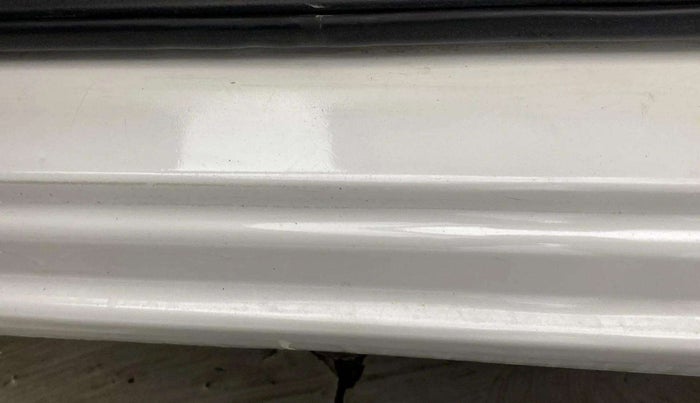 2016 Maruti Swift VXI, CNG, Manual, 90,708 km, Left running board - Slightly dented