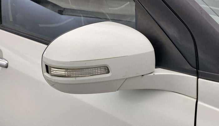 2016 Maruti Swift VXI, CNG, Manual, 90,708 km, Right rear-view mirror - Minor folding noise