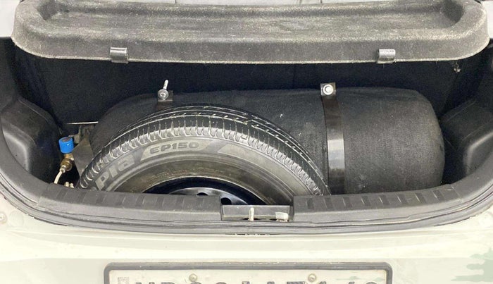 2016 Maruti Swift VXI, CNG, Manual, 90,708 km, Boot Inside