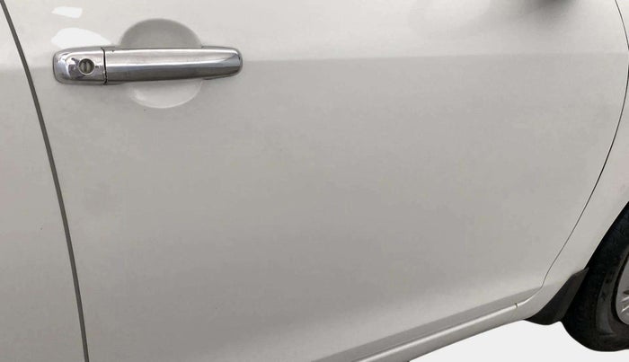 2016 Maruti Swift VXI, CNG, Manual, 90,708 km, Driver-side door - Slightly dented