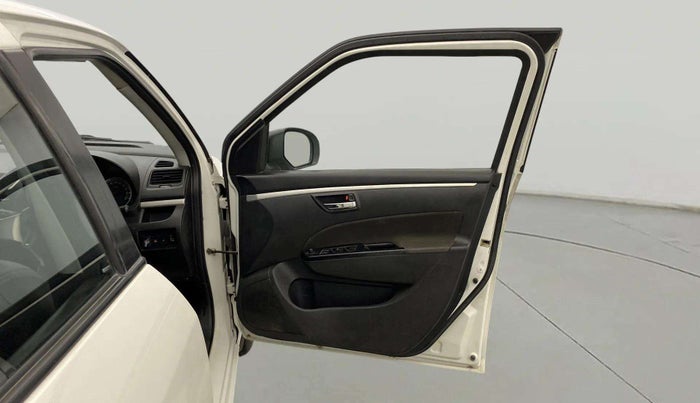 2016 Maruti Swift VXI, CNG, Manual, 90,708 km, RHS Front Door