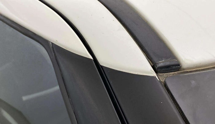 2016 Maruti Swift VXI, CNG, Manual, 90,708 km, Right A pillar - Minor scratches