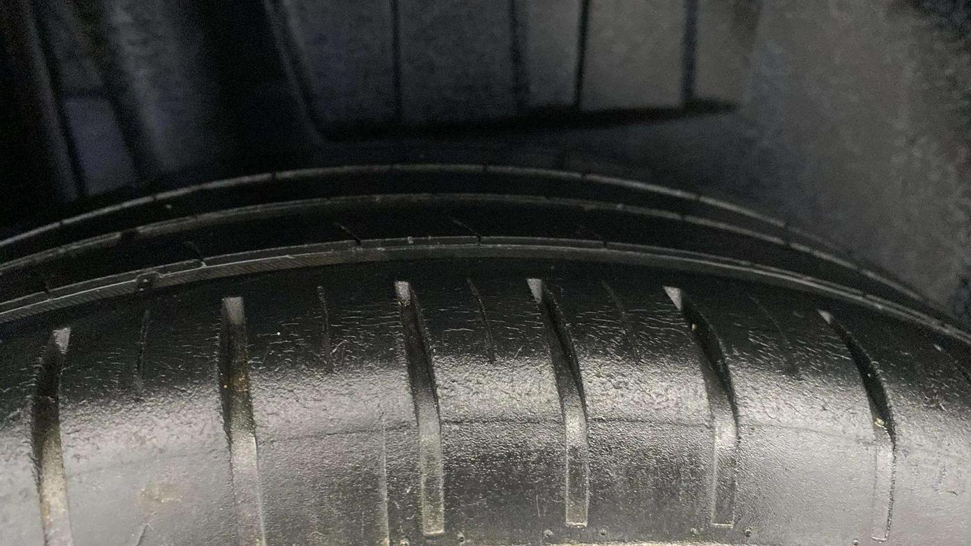2021 Maruti Dzire ZXI Plus, Petrol, Manual, 96,039 km, Right Rear Tyre Tread