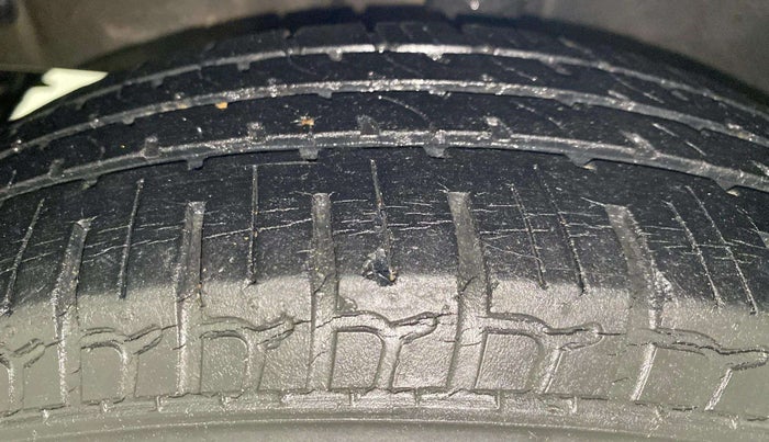 2013 Hyundai i10 SPORTZ 1.2, Petrol, Manual, 25,385 km, Left Front Tyre Tread