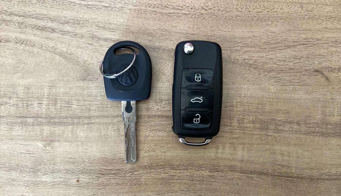2017 Volkswagen Ameo COMFORTLINE 1.2L, Petrol, Manual, 55,745 km, Key Close Up