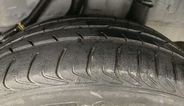 2015 Honda Brio S MT, Petrol, Manual, 66,054 km, Left Rear Tyre Tread