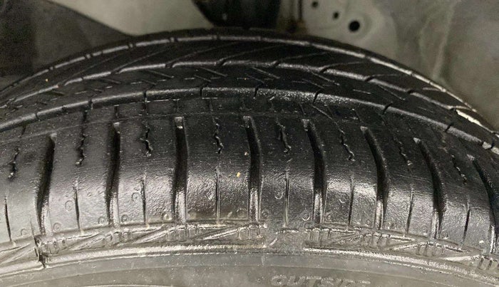 2015 Honda Brio S MT, Petrol, Manual, 66,054 km, Left Front Tyre Tread
