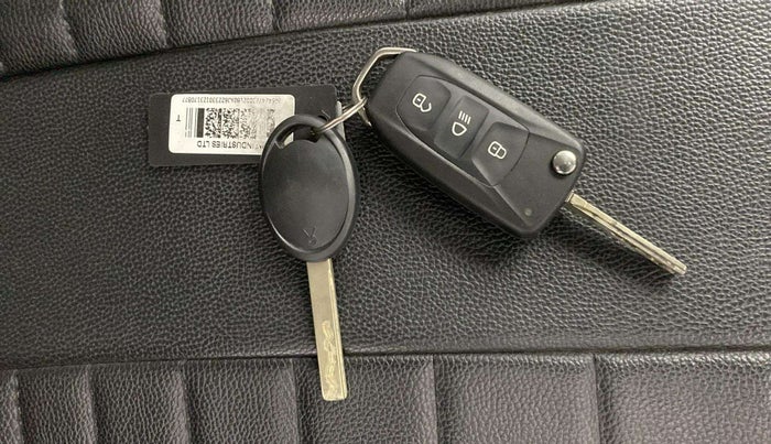 2023 Tata Tiago XTA PETROL, Petrol, Automatic, 27,497 km, Key Close Up
