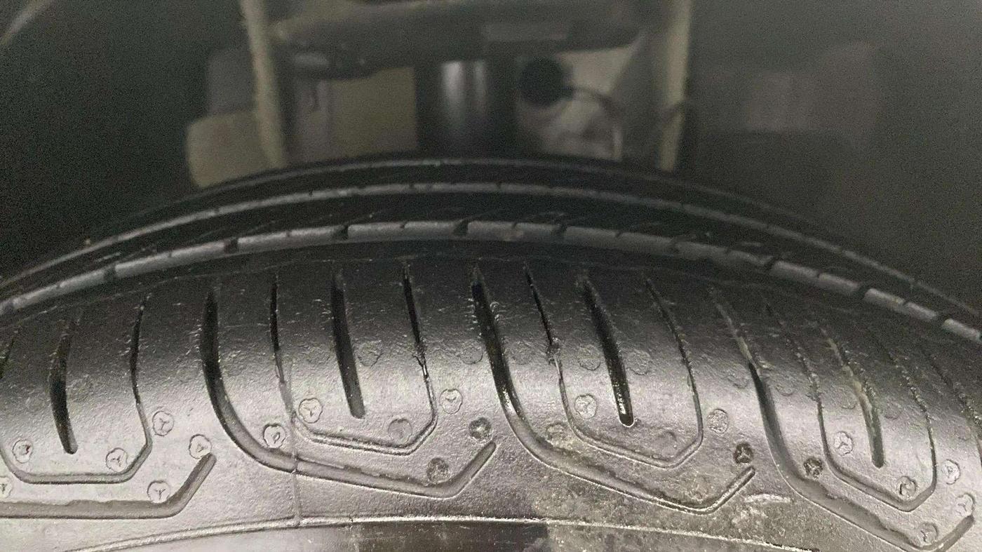 2023 Tata Tiago XTA PETROL, Petrol, Automatic, 27,526 km, Right Front Tyre Tread