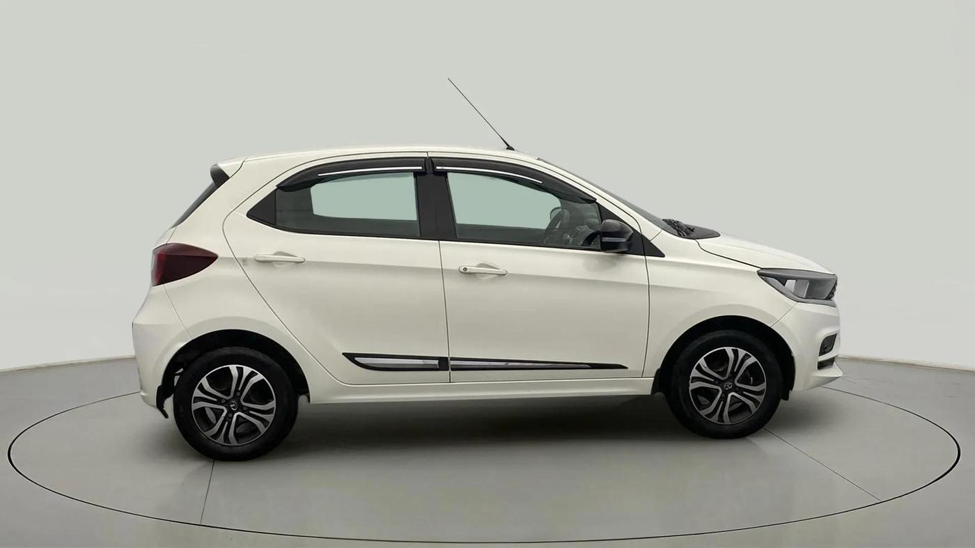 2023 Tata Tiago XTA PETROL, Petrol, Automatic, 27,526 km, Right Side View