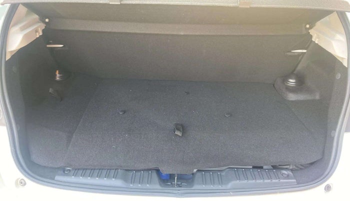 2024 Tata ALTROZ XZ PLUS SUNROOF CNG, CNG, Manual, 3,045 km, Boot Inside