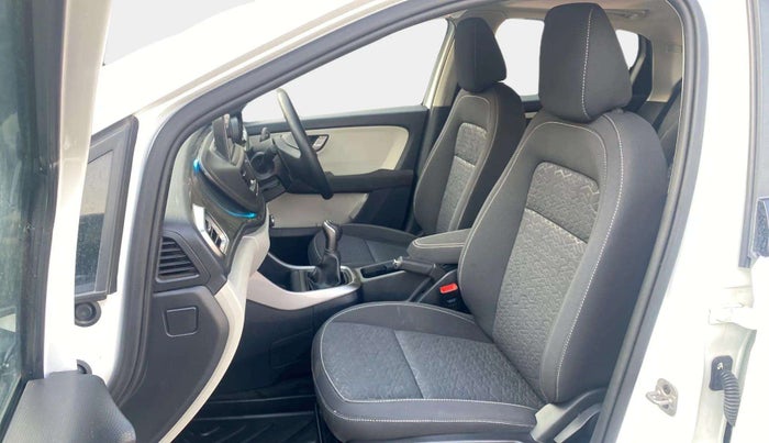 2024 Tata ALTROZ XZ PLUS SUNROOF CNG, CNG, Manual, 3,045 km, Right Side Front Door Cabin
