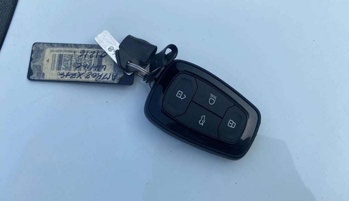 2024 Tata ALTROZ XZ PLUS SUNROOF CNG, CNG, Manual, 3,045 km, Key Close Up