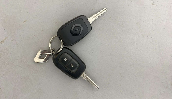 2021 Renault TRIBER RXL MT, Petrol, Manual, 23,749 km, Key Close Up
