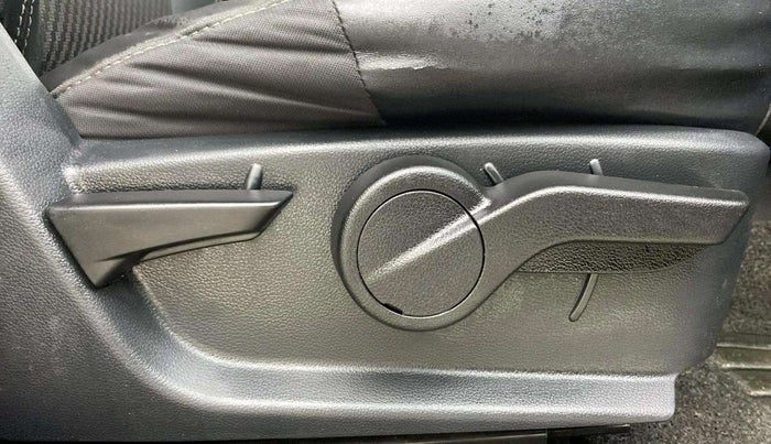 2021 Mahindra Thar LX  P 4WD AT CONVERTIBLE, Petrol, Automatic, 45,727 km, Driver Side Adjustment Panel