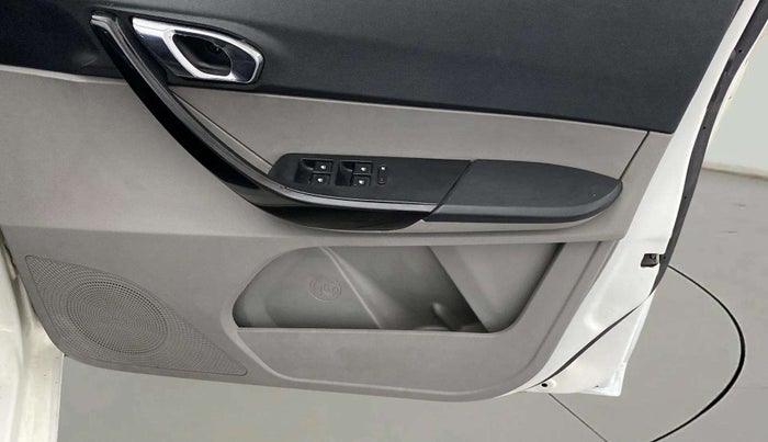 2017 Tata Tiago XZ PETROL, Petrol, Manual, 77,159 km, Driver Side Door Panels Control