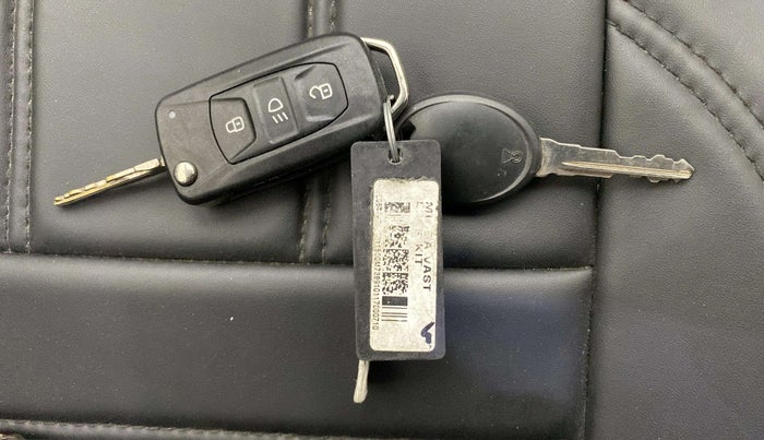 2017 Tata Tiago XZ PETROL, Petrol, Manual, 77,159 km, Key Close Up