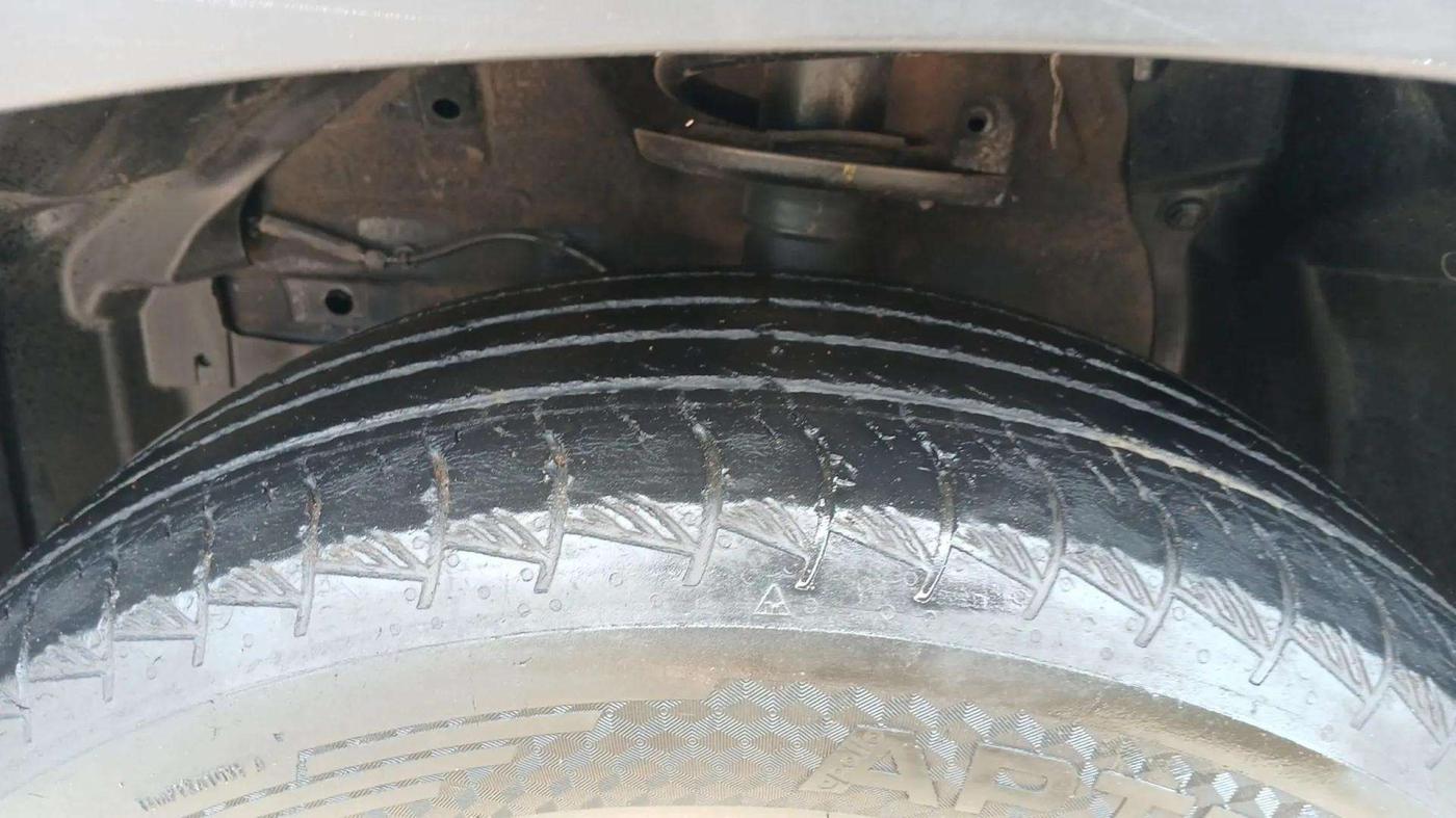 2022 Maruti Grand Vitara ZETA SMART HYBRID, Petrol, Manual, 67,763 km, Left Front Tyre Tread