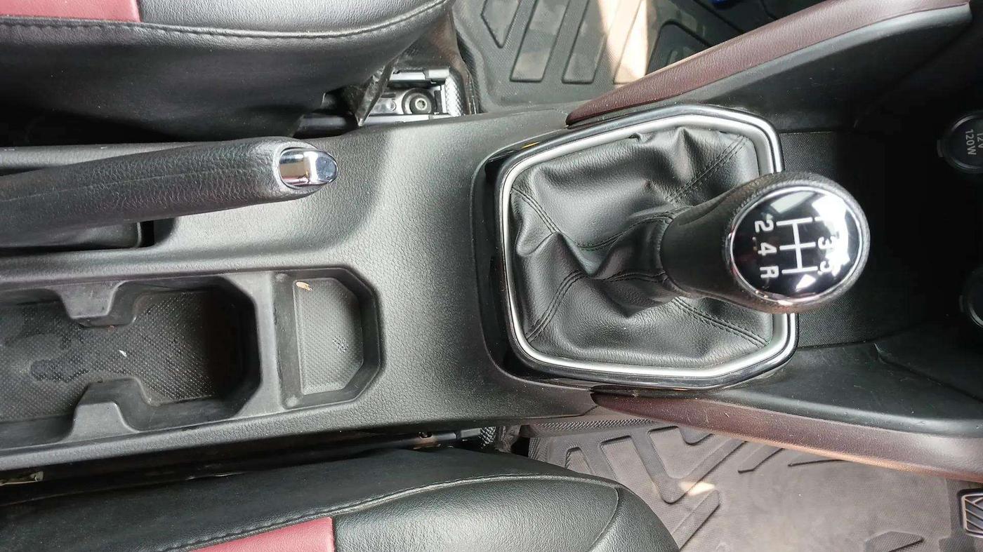 2022 Maruti Grand Vitara ZETA SMART HYBRID, Petrol, Manual, 67,763 km, Gear Lever