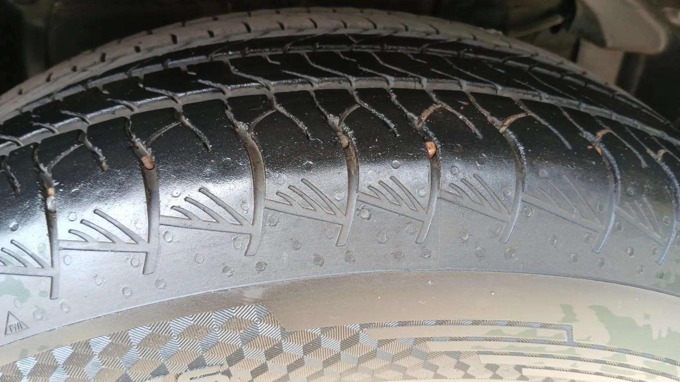 2022 Maruti Grand Vitara ZETA SMART HYBRID, Petrol, Manual, 67,763 km, Right Front Tyre Tread