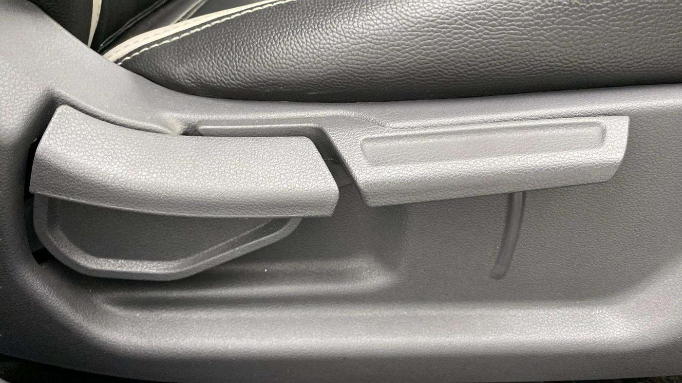 2019 Hyundai GRAND I10 NIOS SPORTZ AMT 1.2 KAPPA VTVT, Petrol, Automatic, 19,130 km, Driver Side Adjustment Panel