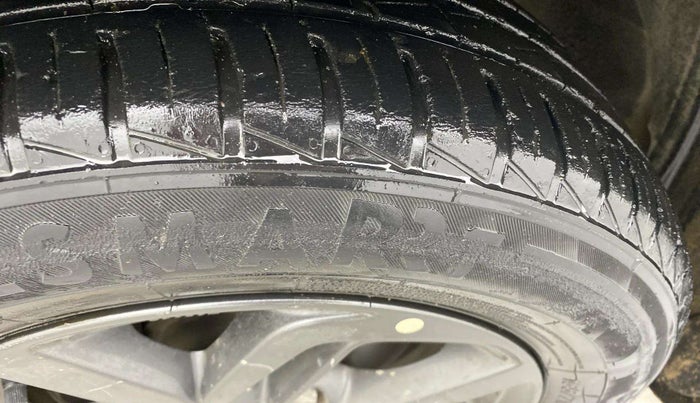 2019 Hyundai GRAND I10 NIOS SPORTZ AMT 1.2 KAPPA VTVT, Petrol, Automatic, 19,051 km, Left front tyre - Minor crack