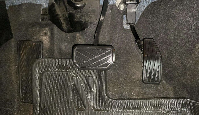 2023 Maruti FRONX ALPHA 1.0L TURBO 6 AT, Petrol, Automatic, 20,537 km, Pedals