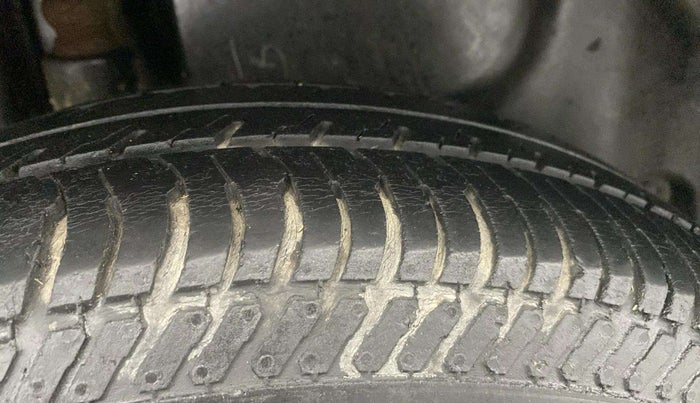 2015 Maruti Swift Dzire VXI, Petrol, Manual, 70,045 km, Right Rear Tyre Tread