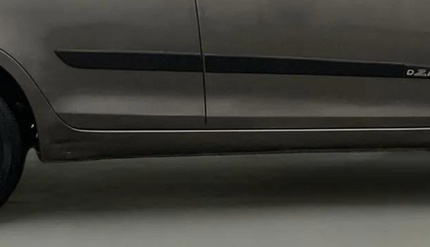 2015 Maruti Swift Dzire VXI, Petrol, Manual, 70,045 km, Right running board - Slightly dented