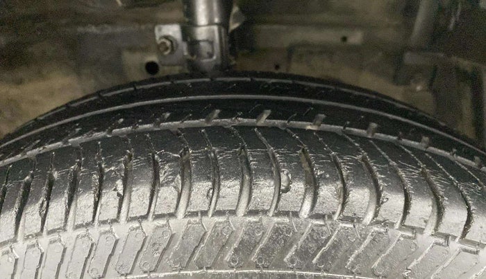2015 Maruti Swift Dzire VXI, Petrol, Manual, 70,045 km, Right Front Tyre Tread