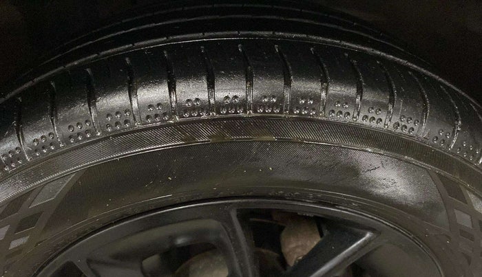 2020 Maruti IGNIS ZETA 1.2 AMT, Petrol, Automatic, 17,192 km, Right Front Tyre Tread