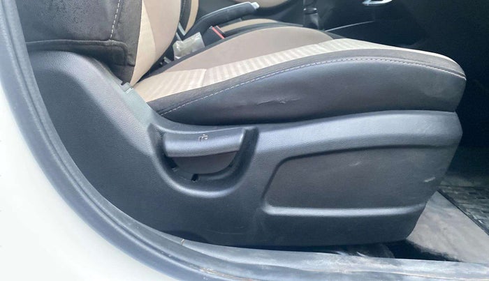 2018 Hyundai Elite i20 MAGNA EXECUTIVE 1.2, Petrol, Manual, 25,252 km, Driver Side Adjustment Panel