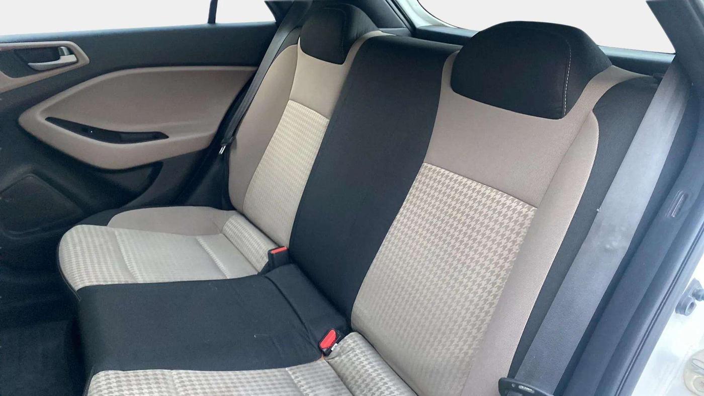 2018 Hyundai Elite i20 MAGNA EXECUTIVE 1.2, Petrol, Manual, 77,281 km, Right Side Rear Door Cabin