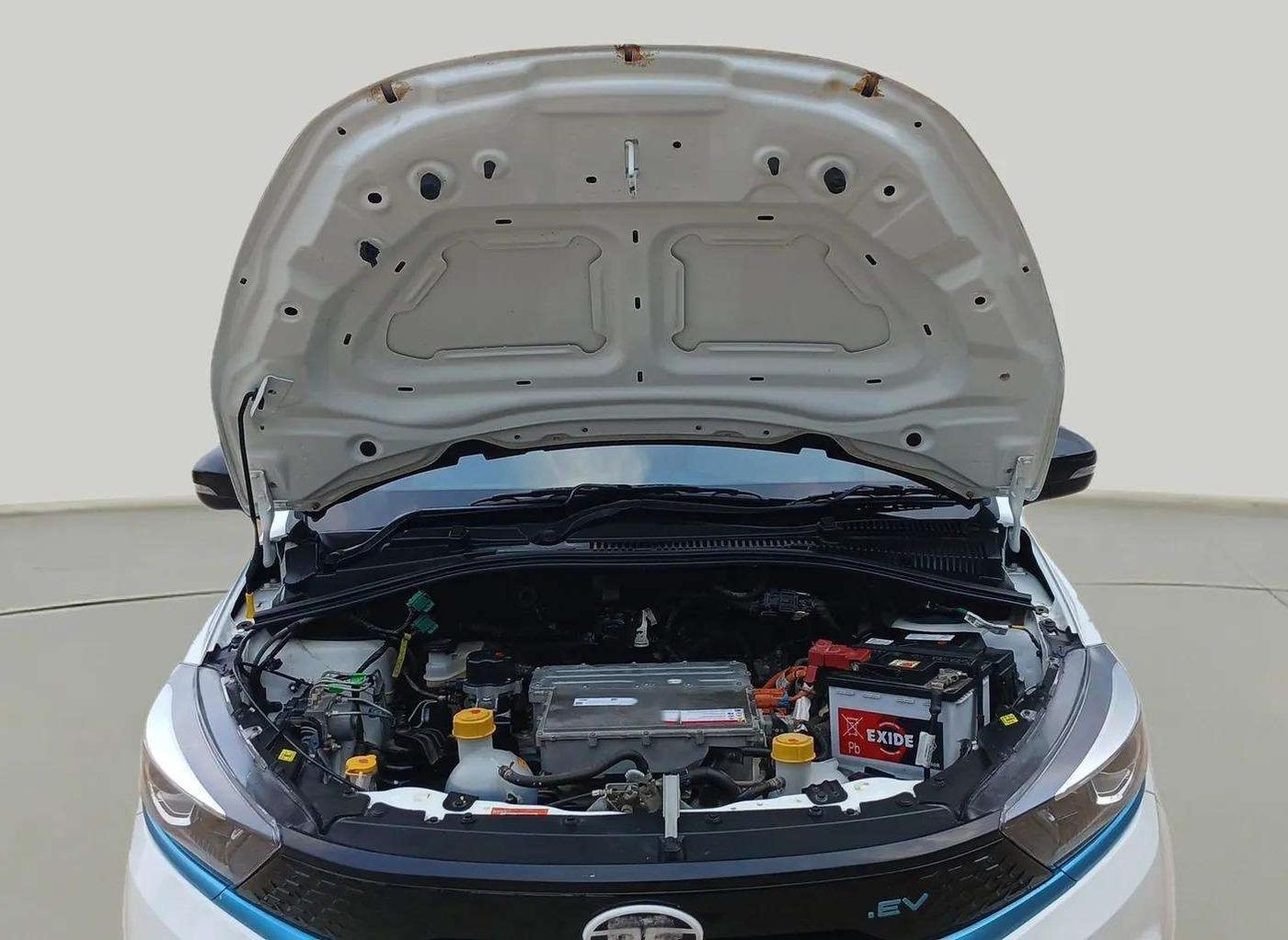 2024 Tata TIAGO EV XZ PLUS TECH LUX LONG RANGE, Electric, Automatic, 15,045 km, Open Bonet