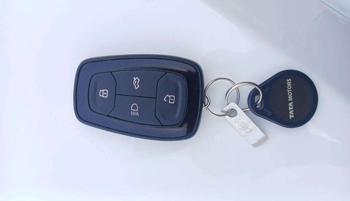 2024 Tata TIAGO EV XZ PLUS TECH LUX LONG RANGE, Electric, Automatic, 15,045 km, Key Close Up
