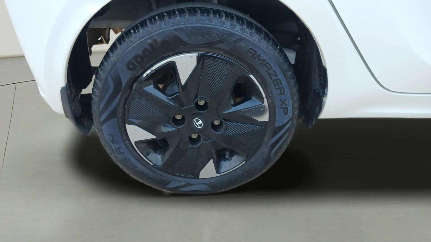 2024 Tata TIAGO EV XZ PLUS TECH LUX LONG RANGE, Electric, Automatic, 15,045 km, Right Rear Wheel