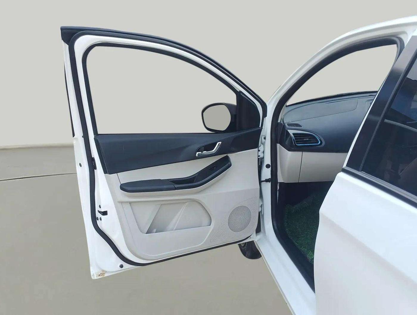 2024 Tata TIAGO EV XZ PLUS TECH LUX LONG RANGE, Electric, Automatic, 15,045 km, LHS Front Door