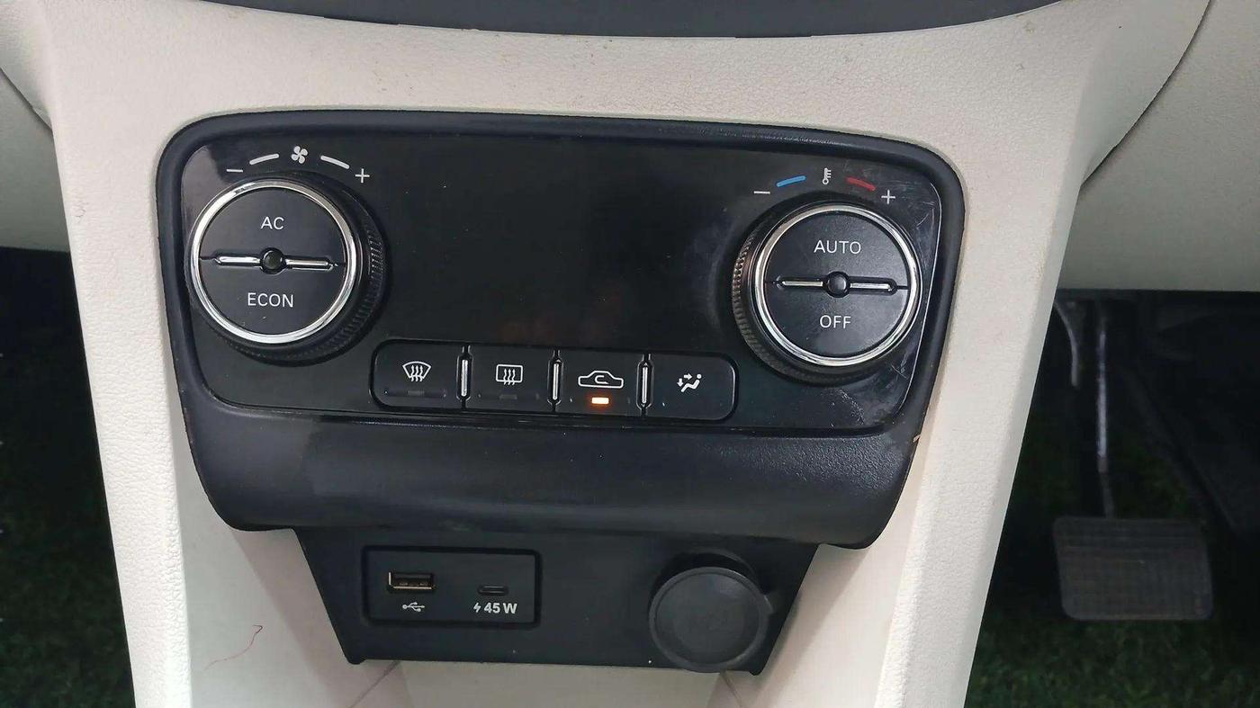 2024 Tata TIAGO EV XZ PLUS TECH LUX LONG RANGE, Electric, Automatic, 15,045 km, Air Conditioner