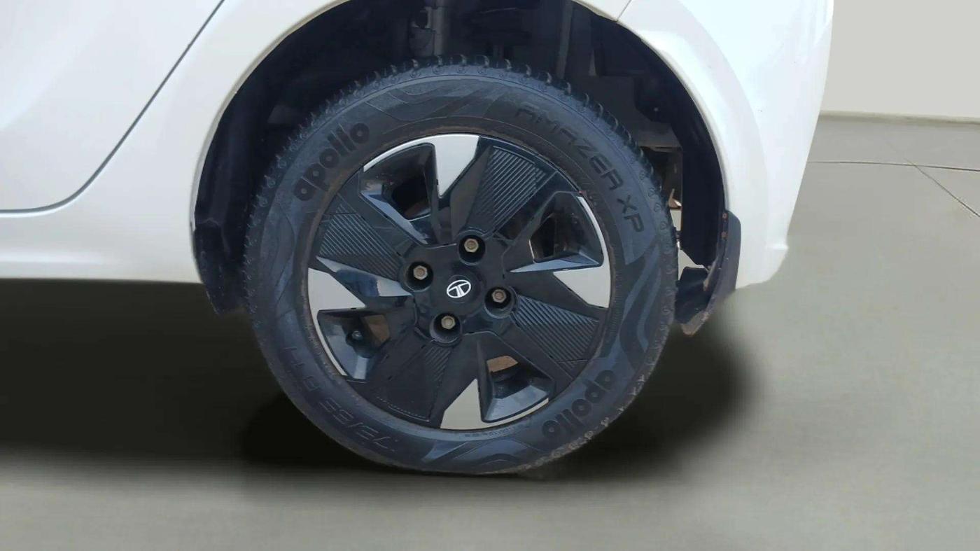 2024 Tata TIAGO EV XZ PLUS TECH LUX LONG RANGE, Electric, Automatic, 15,045 km, Left Rear Wheel